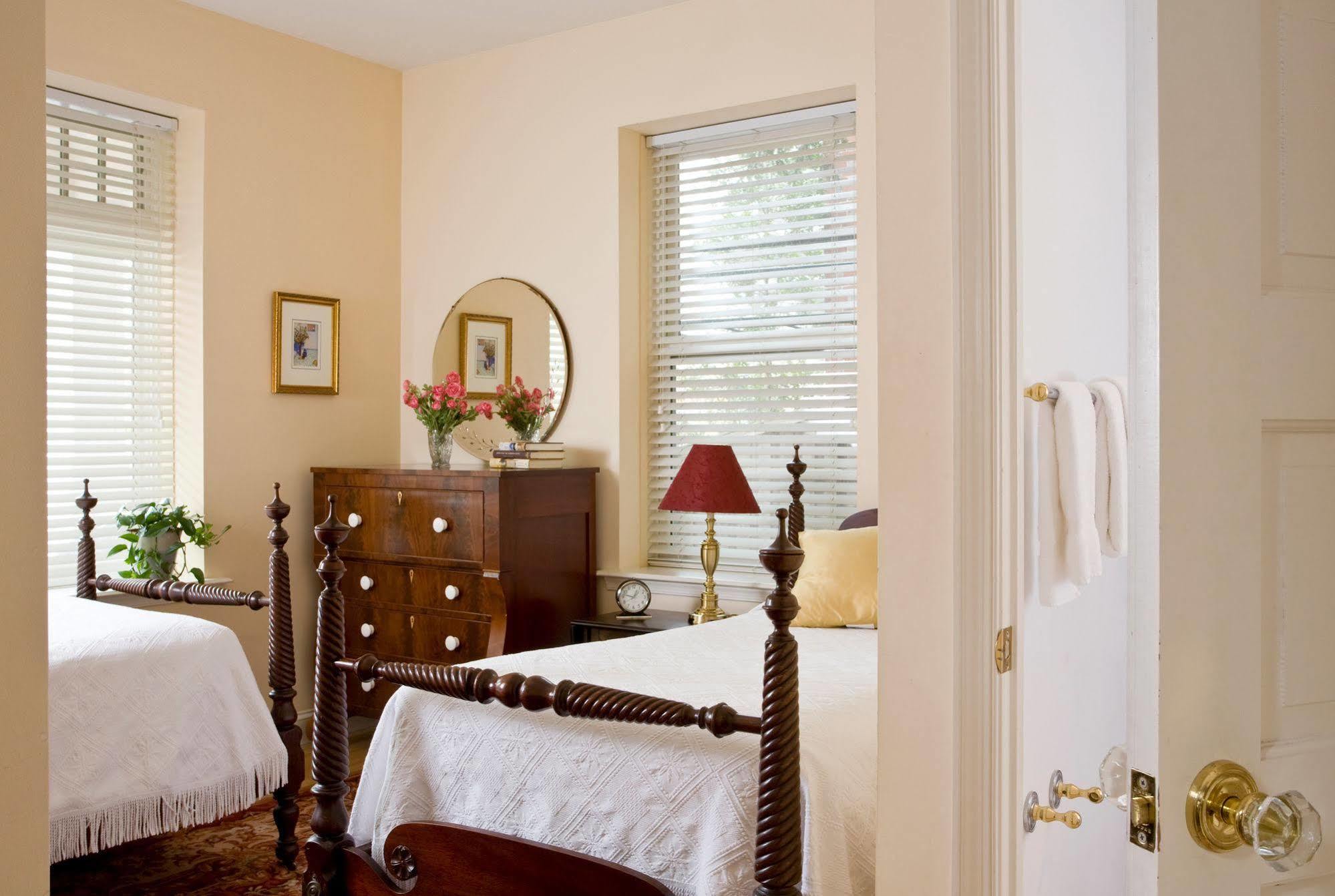 Woodley Park Guest House Washington Exterior photo